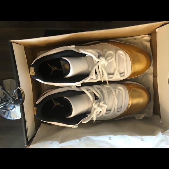 Bnwt Air Jordan Gold size 11 - Picture 1 of 5